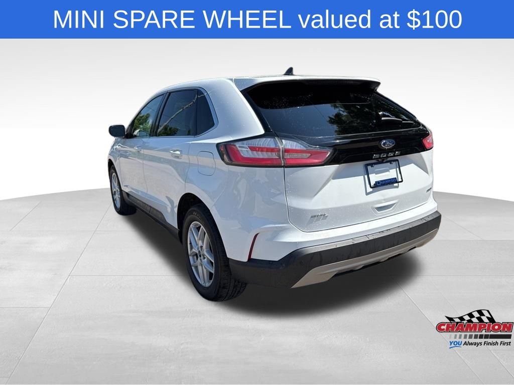 2022 Ford Edge SEL photo 2