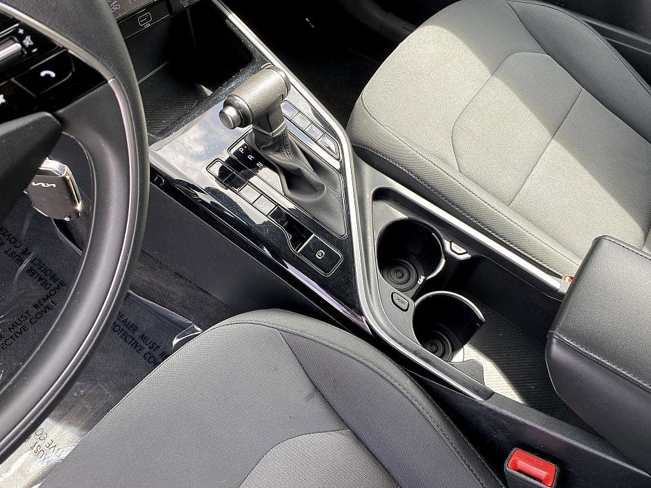 2023 Kia Niro LX photo 16