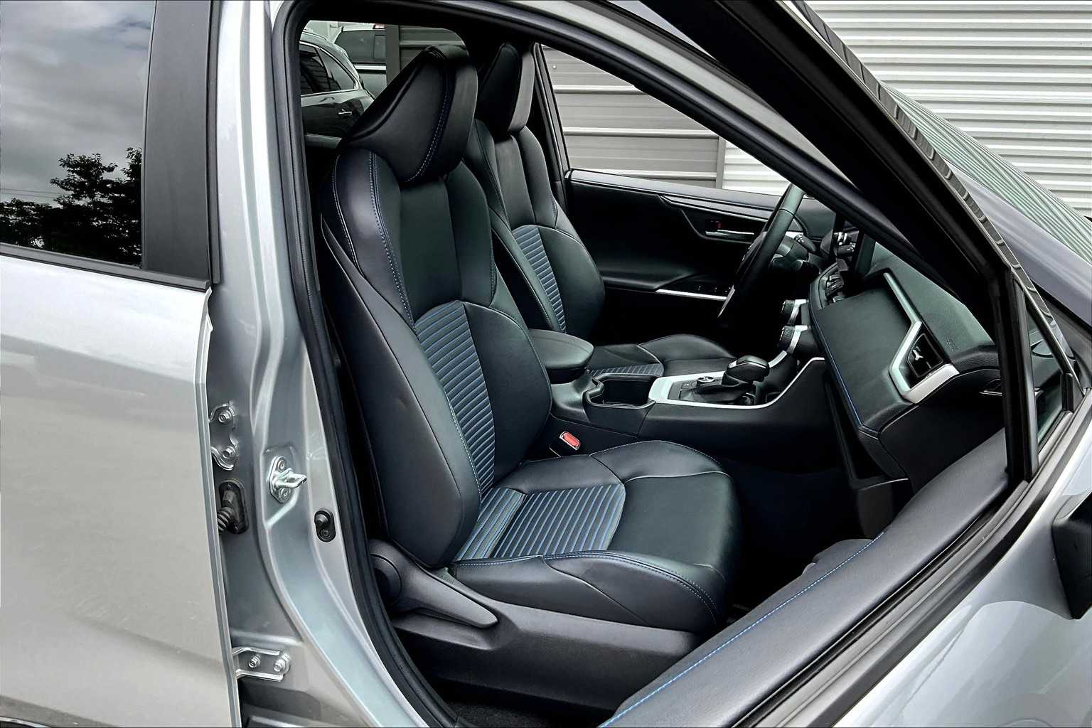 2023 Toyota RAV4 Hybrid XSE photo 7