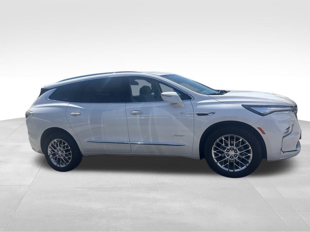 2023 Buick Enclave Avenir photo 13