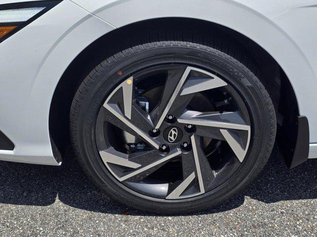 2025 Hyundai Elantra Hybrid SEL Sport photo 8