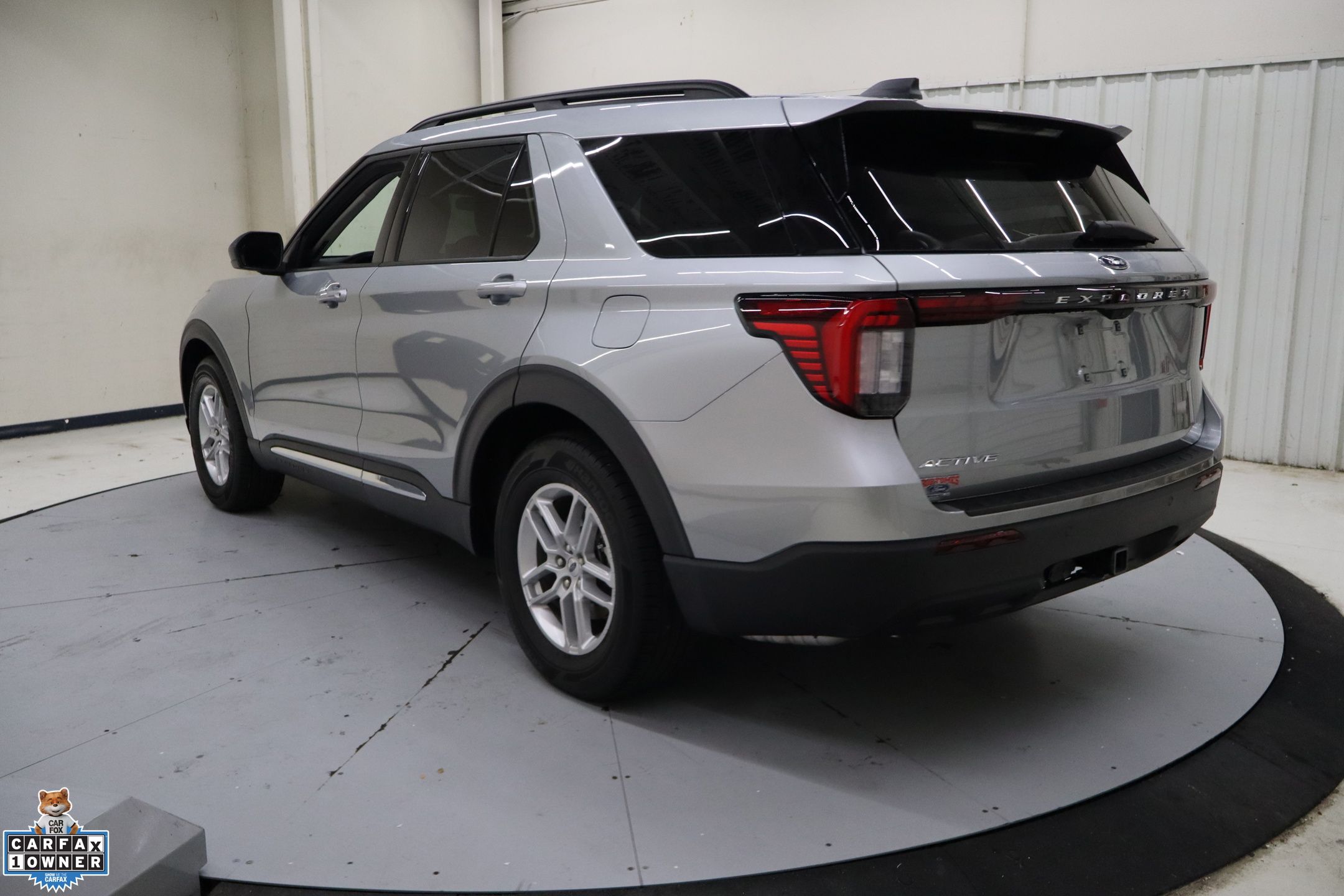 2025 Ford Explorer photo 6