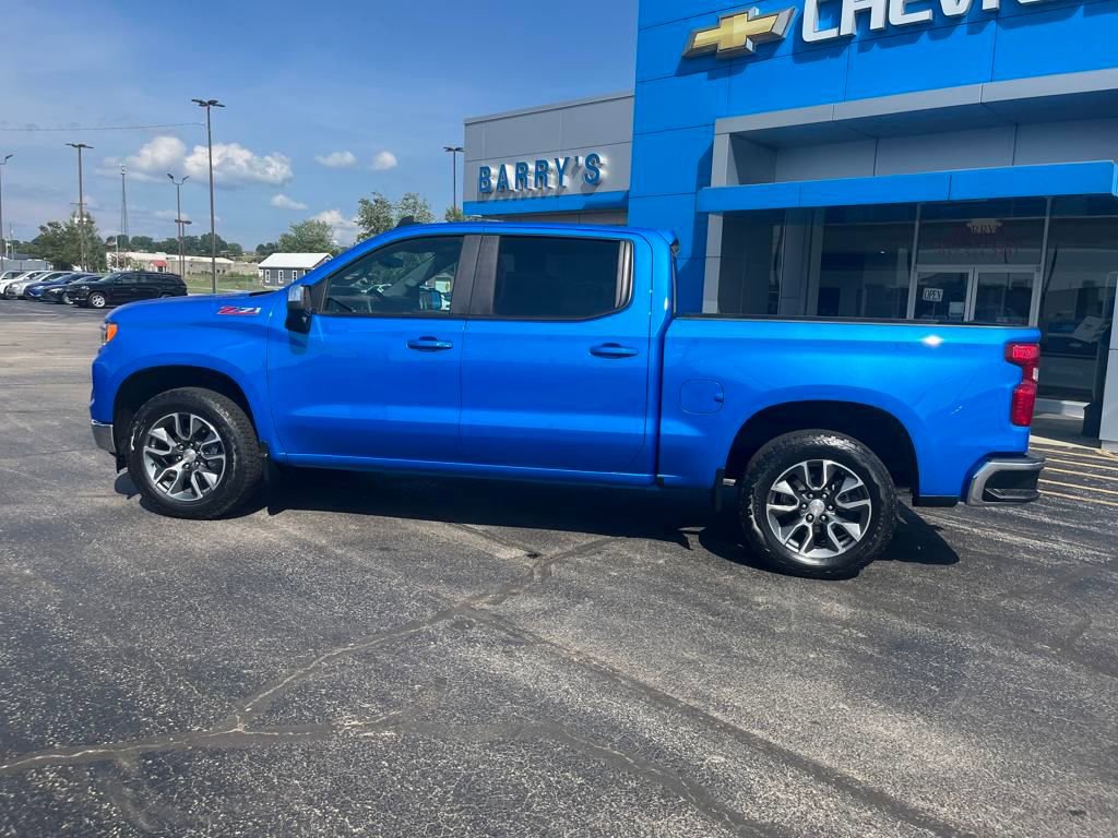 2025 Chevrolet Silverado 1500 LT1 photo 2