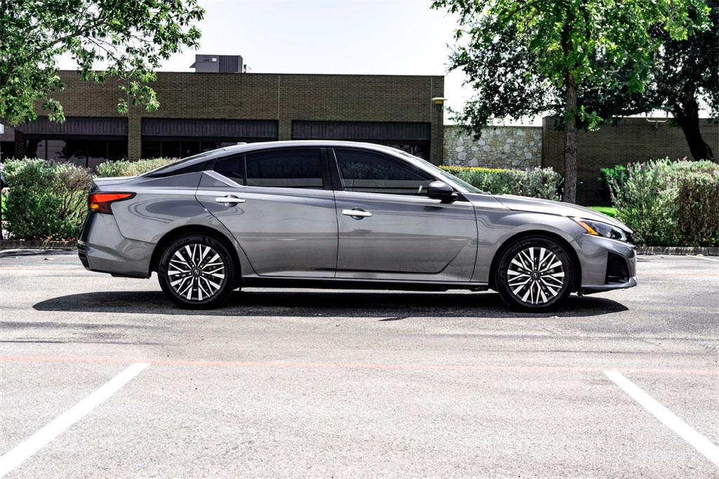 2024 Nissan Altima 2.5 SV photo 3