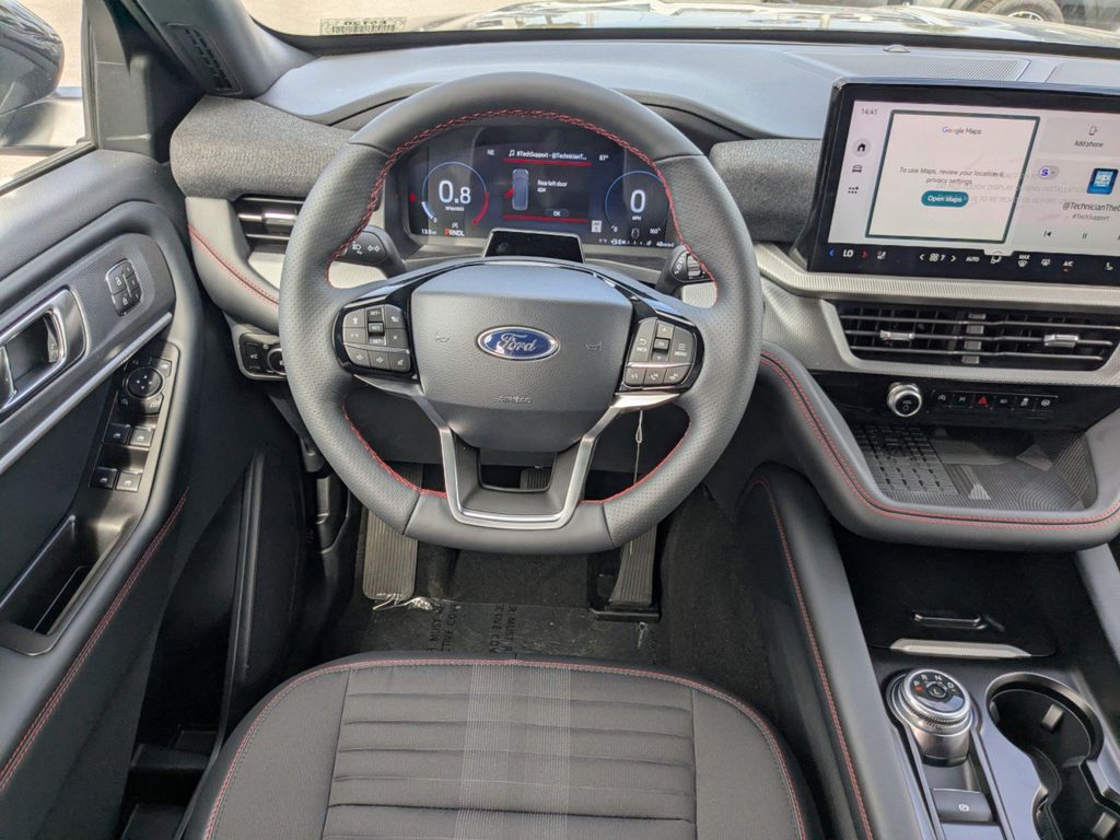 2025 Ford Explorer ST-Line photo 16