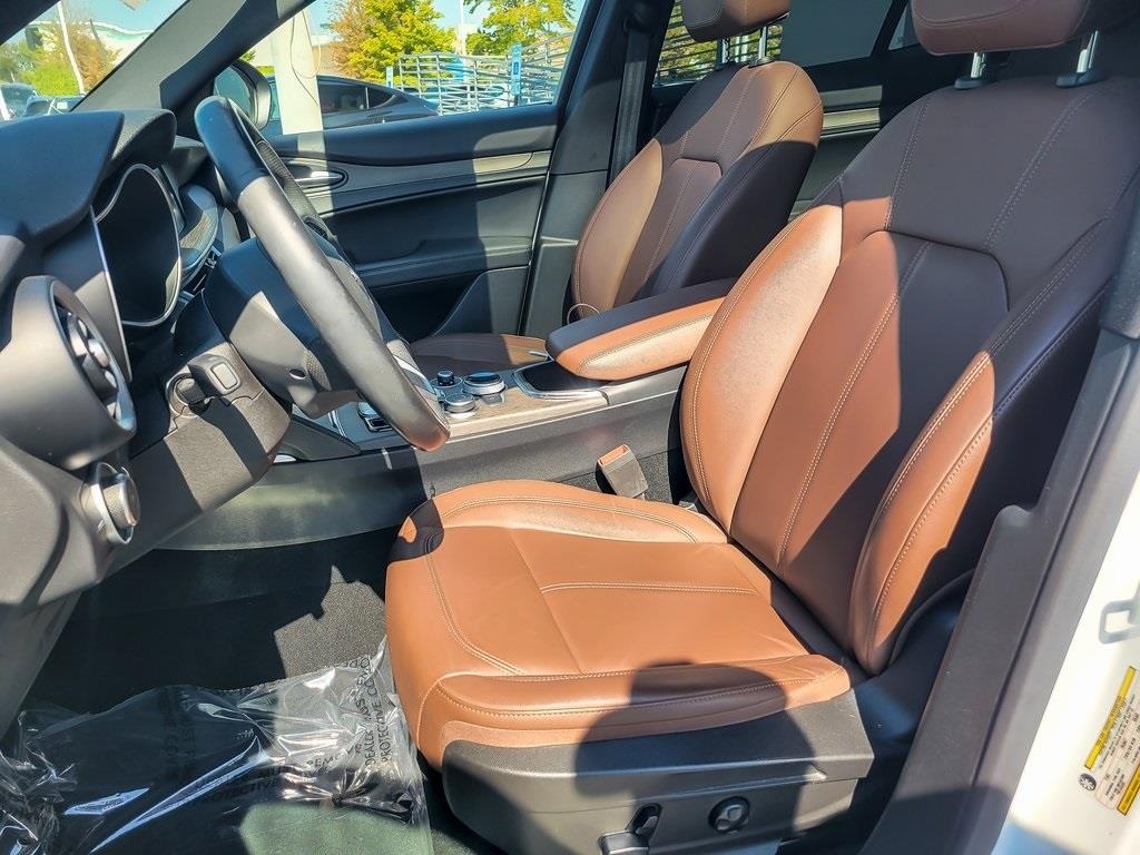 2022 Alfa Romeo Stelvio Ti photo 8