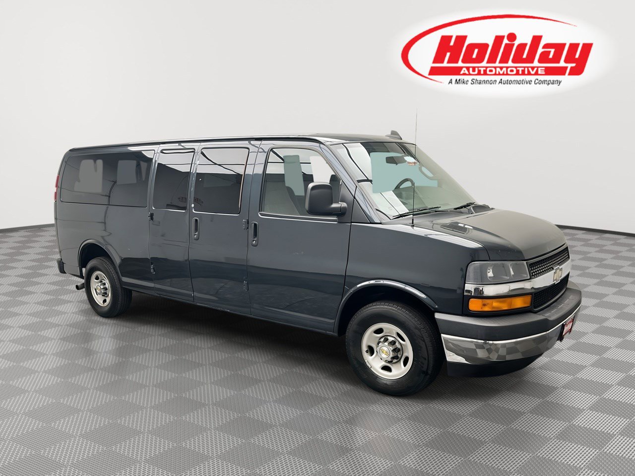 2017 Chevrolet Express Passenger LS's photo