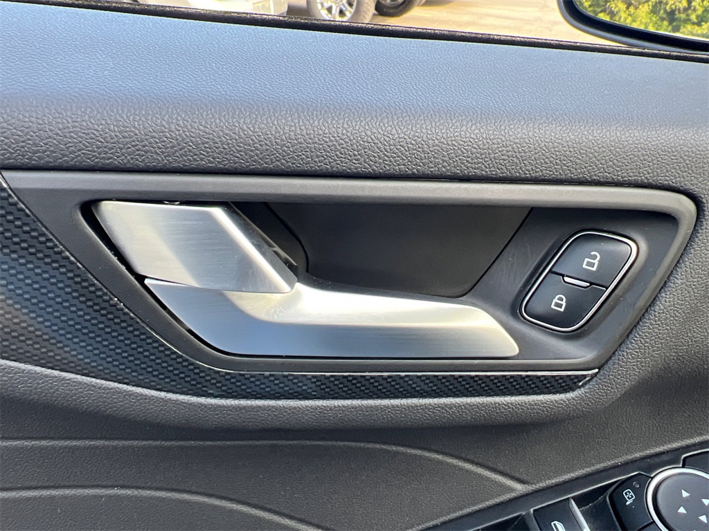 2024 Ford Escape ST-Line photo 12