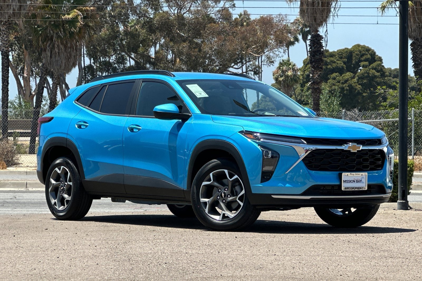 2025 Chevrolet Trax LT photo 2