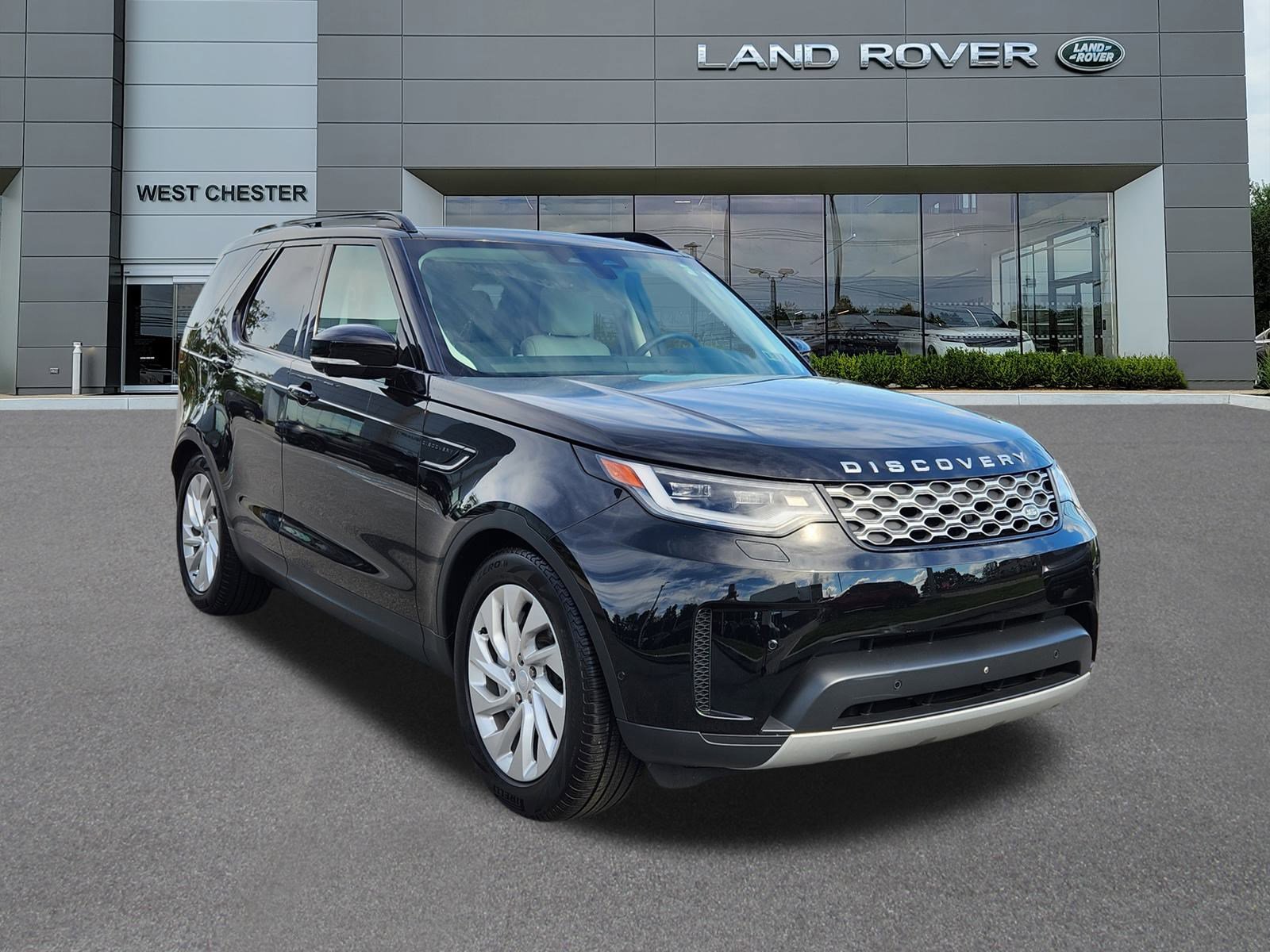 2024 Land Rover Discovery S photo 2