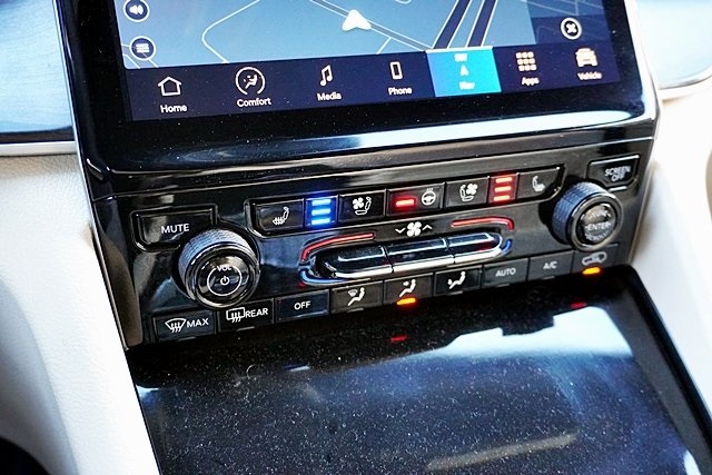 Used 2023 White Jeep Limited image 30