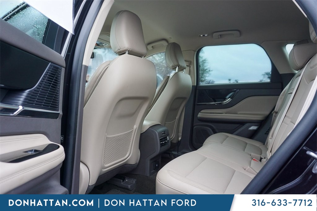 2022 Lincoln Corsair Standard photo 17