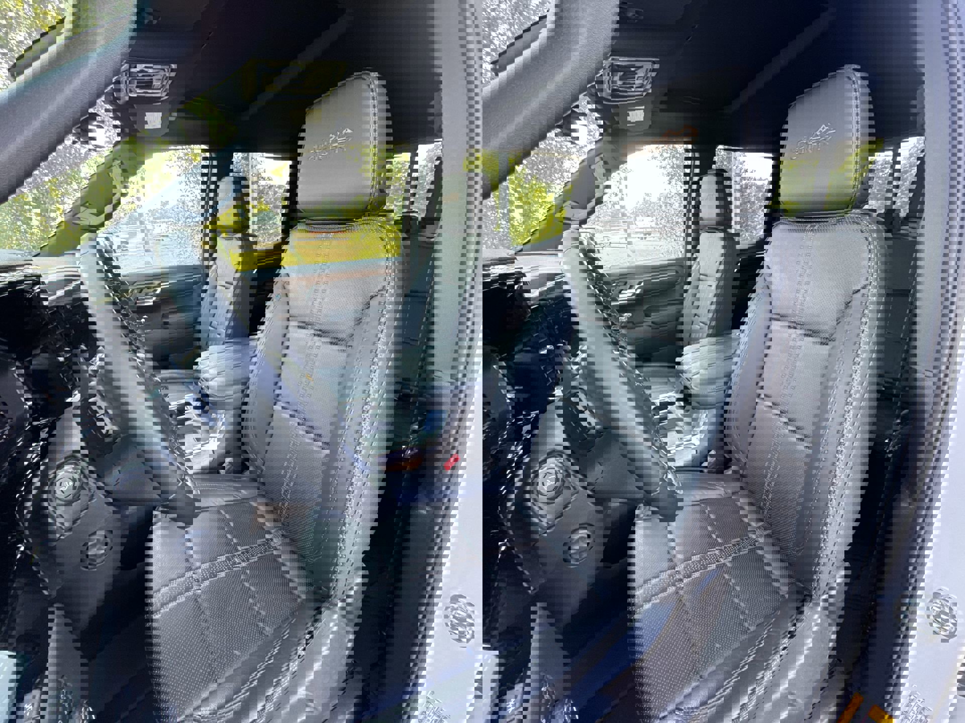 2024 Chevrolet Silverado 1500 High Country photo 11