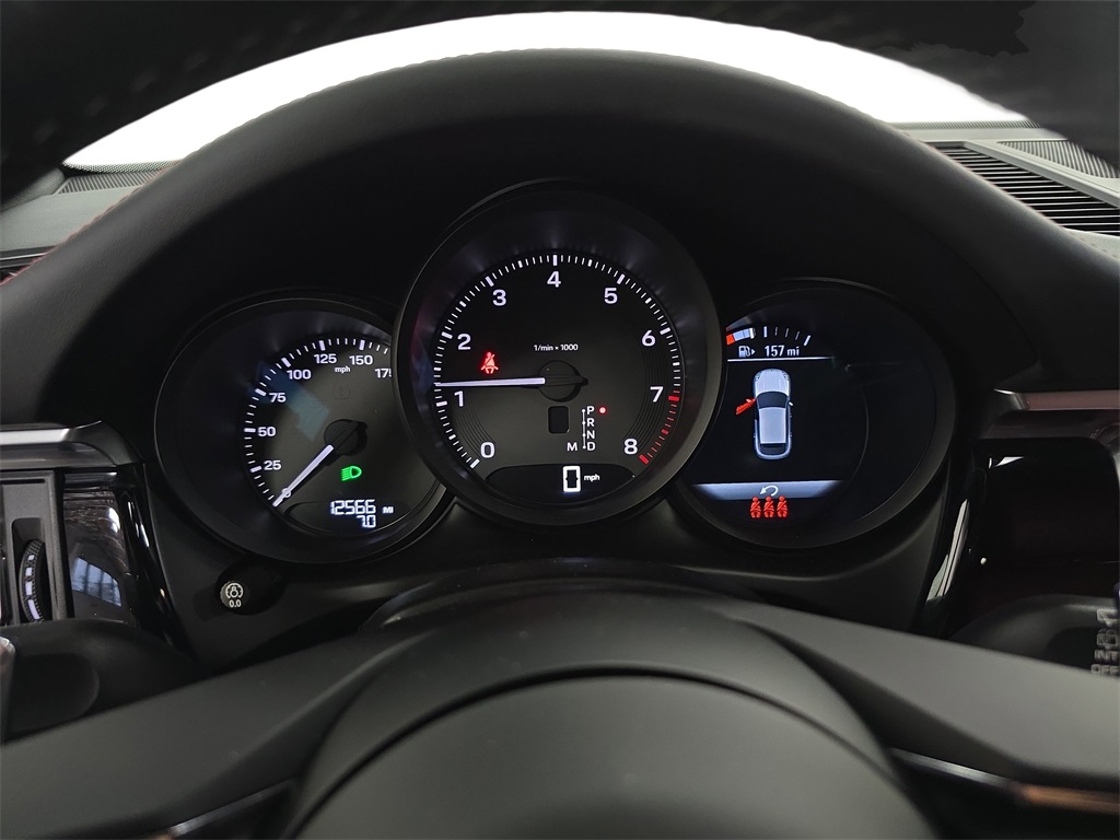 2023 Porsche Macan T photo 14
