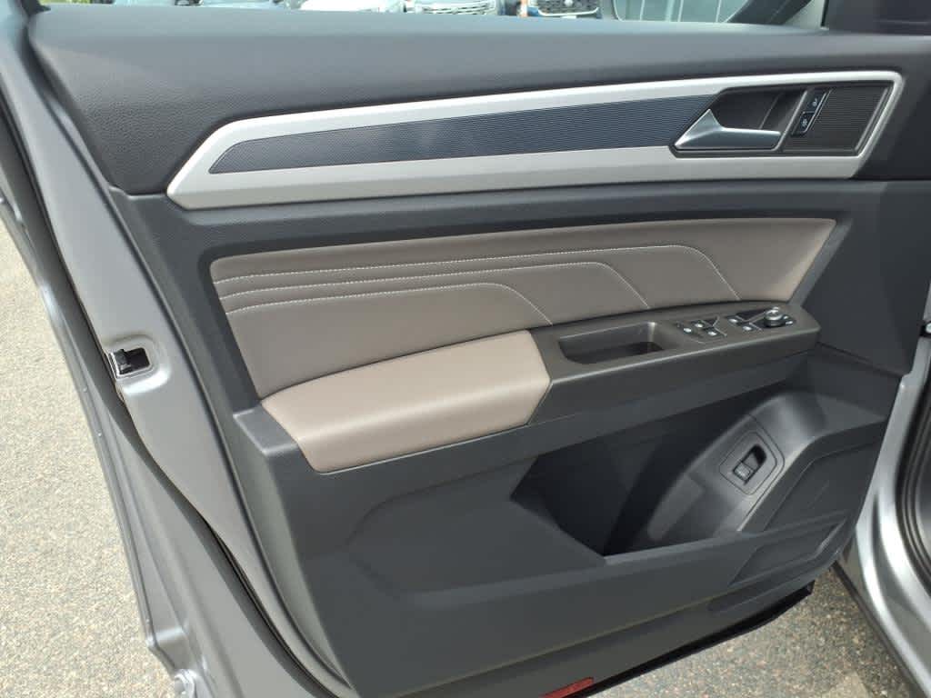 2022 Volkswagen Atlas Cross Sport SEL R-Line photo 10