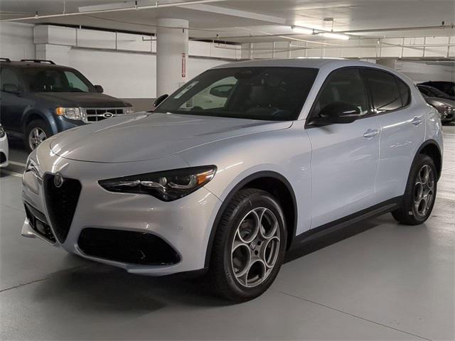 2025 Alfa Romeo Stelvio Sprint Base photo 3