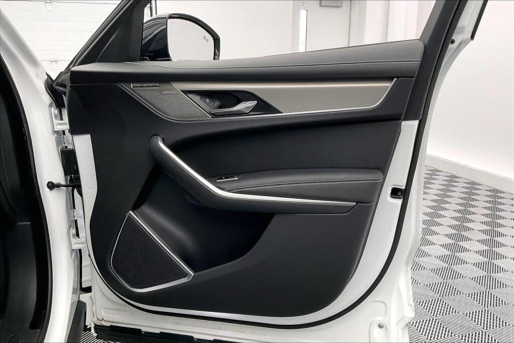 2025 Jaguar F-PACE P250 R-Dynamic S photo 17