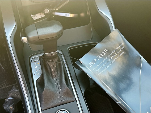 2025 Kia Sorento LX photo 13