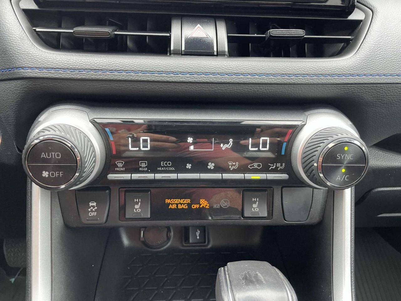 2022 Toyota RAV4 Hybrid SE photo 23