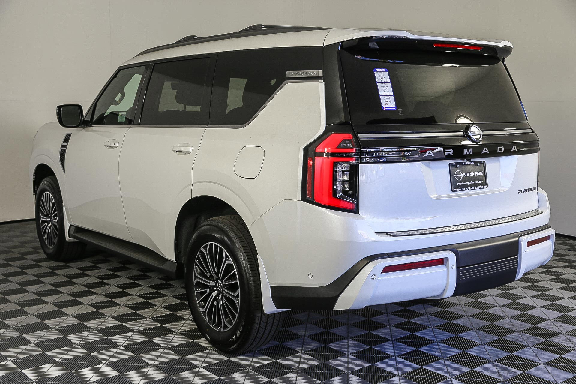 2025 Nissan Armada Platinum photo 2