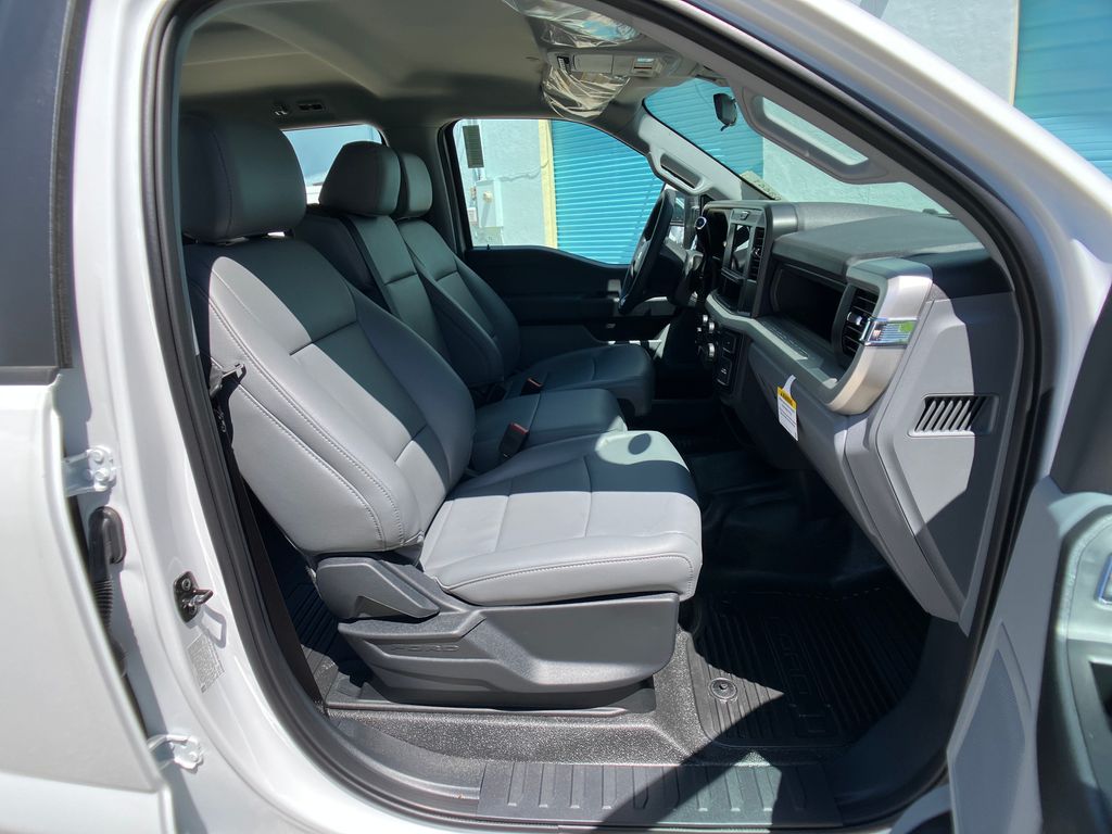 2025 Ford F-350 XL photo 4