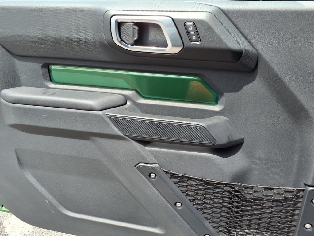 2025 Ford Bronco Base photo 14