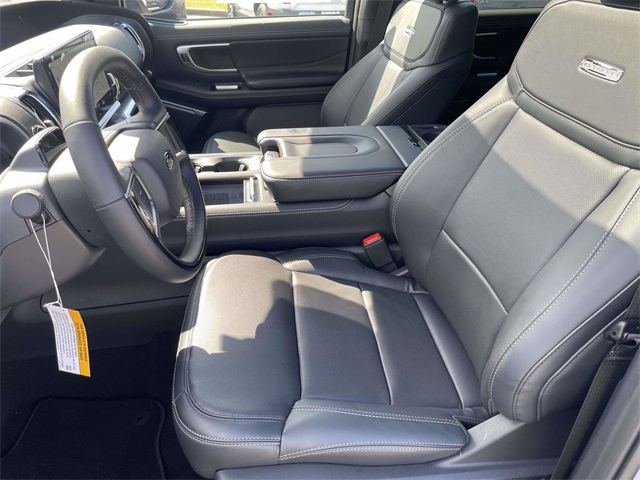 2025 Ford Expedition MAX Platinum photo 8