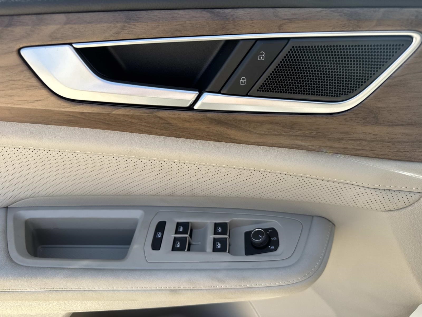 2025 Volkswagen Atlas SE photo 17