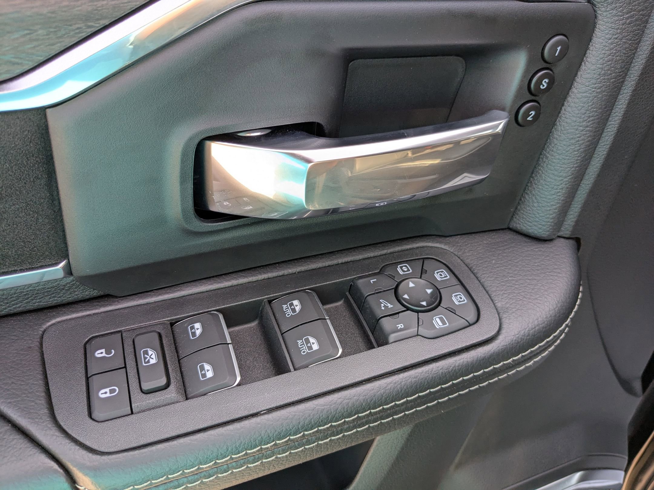 2025 Ram 2500 Laramie photo 9