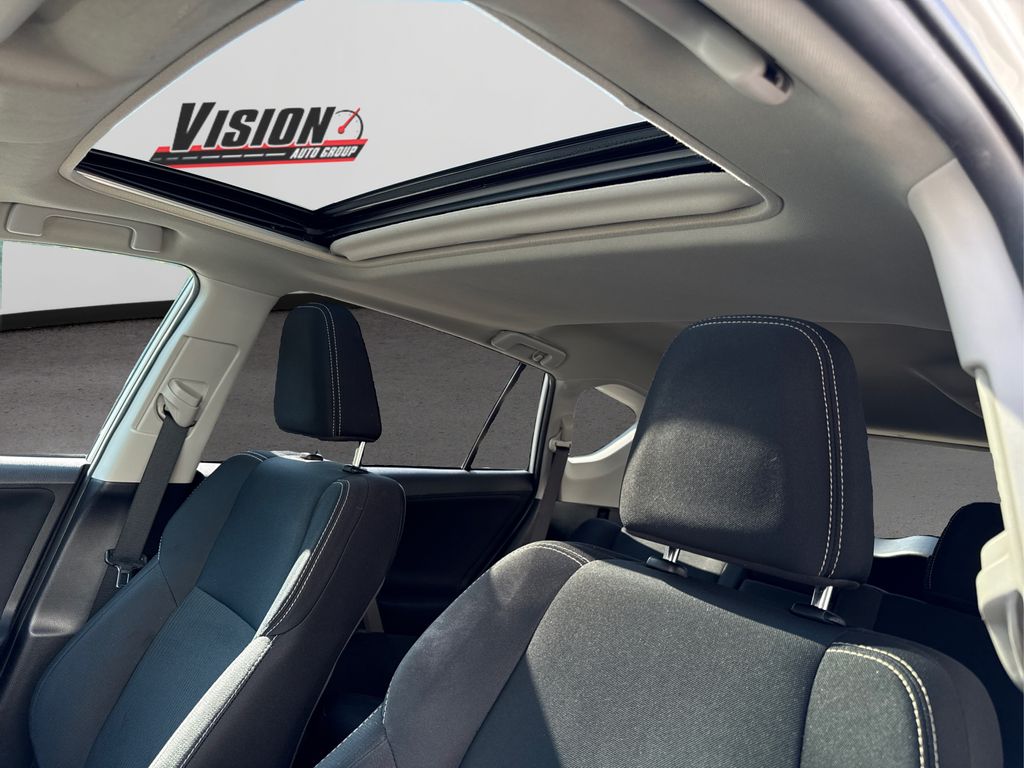 2015 Toyota RAV4 XLE photo 17