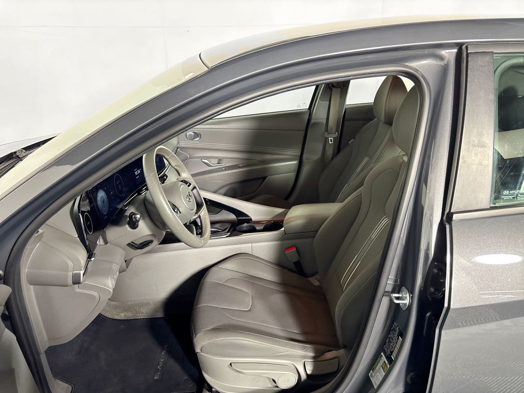 2023 Hyundai Elantra SEL photo 11