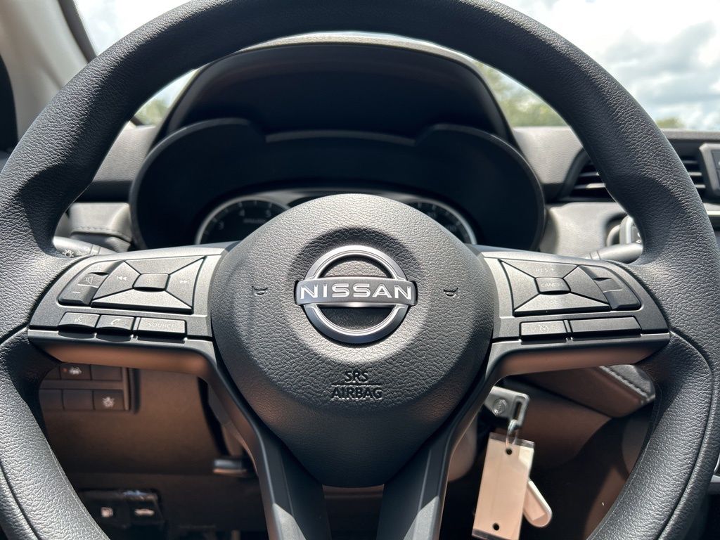 2025 Nissan Versa S photo 14