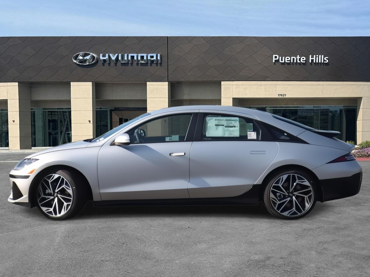 2025 Hyundai Ioniq 6 SEL photo 3