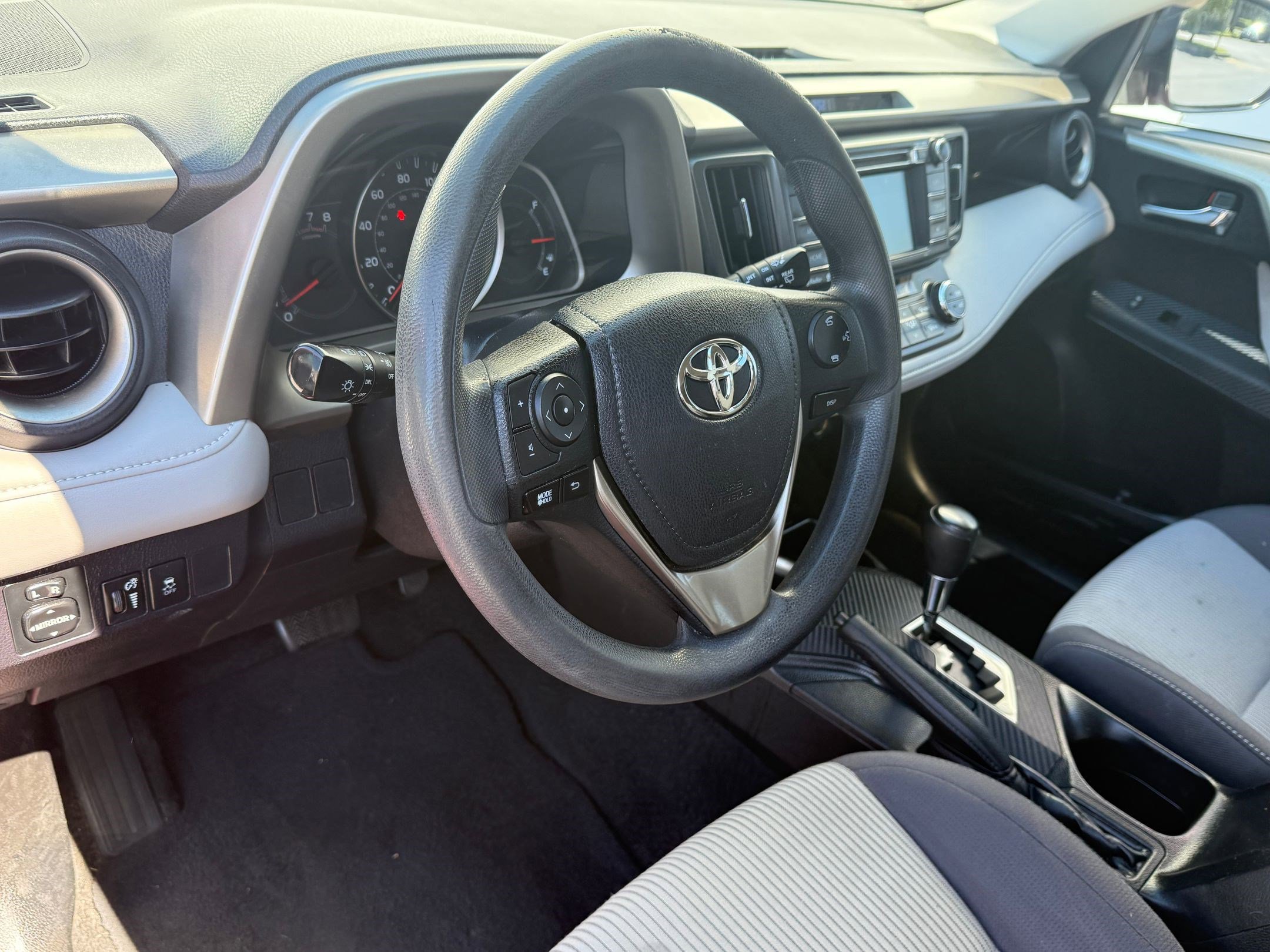 2015 Toyota RAV4 XLE photo 3