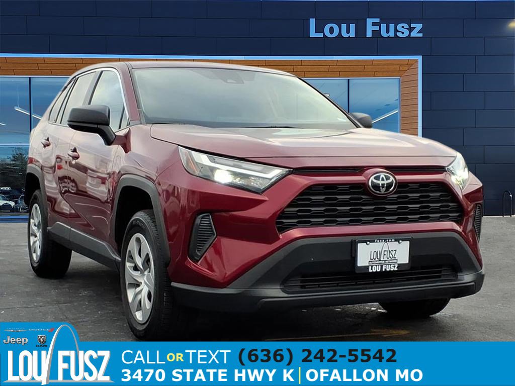 2023 Toyota RAV4 LE's photo
