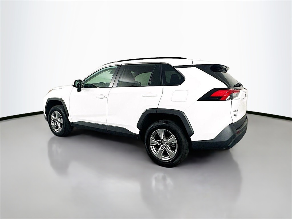 2024 Toyota RAV4 XLE photo 6