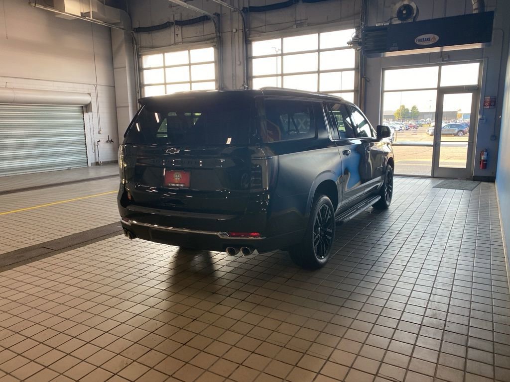 2025 Chevrolet Suburban Premier photo 11
