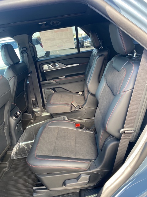 2025 Ford Explorer ST photo 31