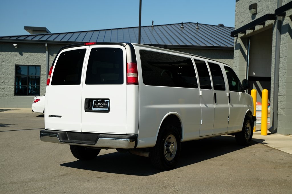 2017 Chevrolet Express 3500 LT photo 12