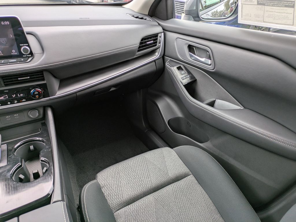 2026 Nissan Rogue SV photo 12