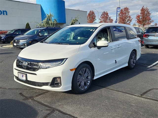 2026 Honda Odyssey Touring photo 2