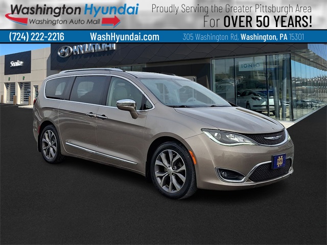 2017 Chrysler Pacifica Limited's photo