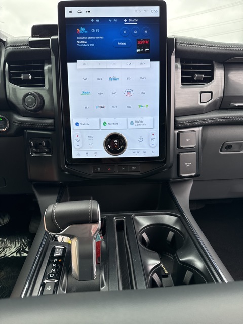 2025 Ford F-150 Lightning photo 32