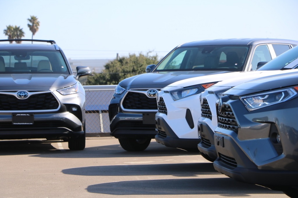 2024 Toyota Highlander LE photo 39