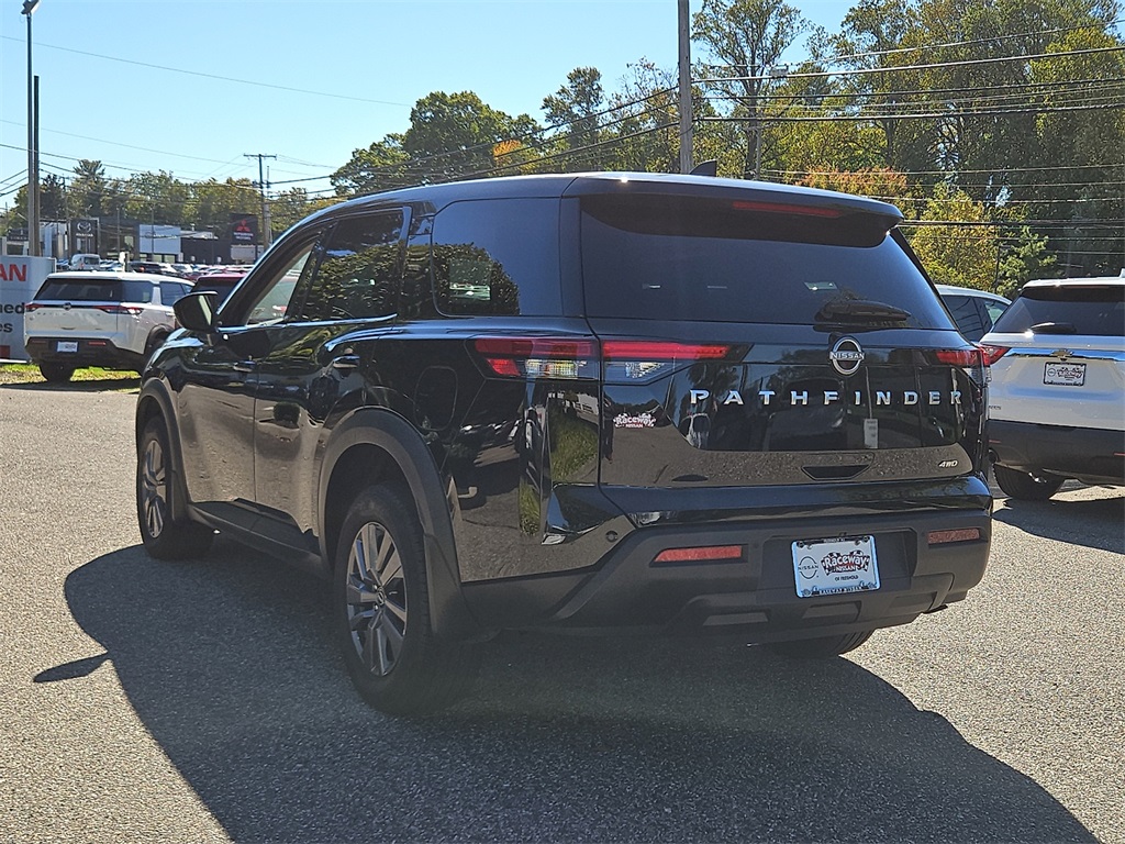 2024 Nissan Pathfinder S photo 3