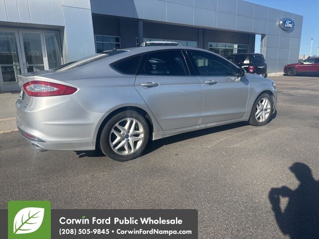 2013 Ford Fusion SE photo 3
