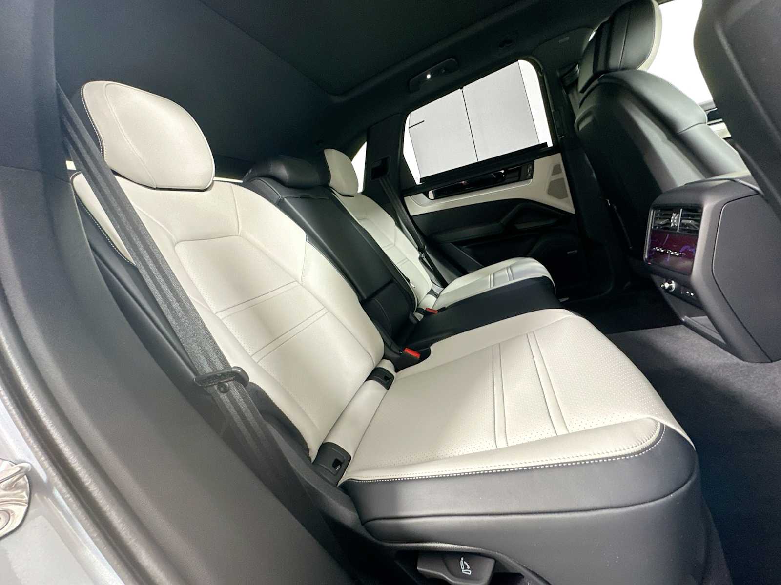2025 Porsche Cayenne E-Hybrid photo 24