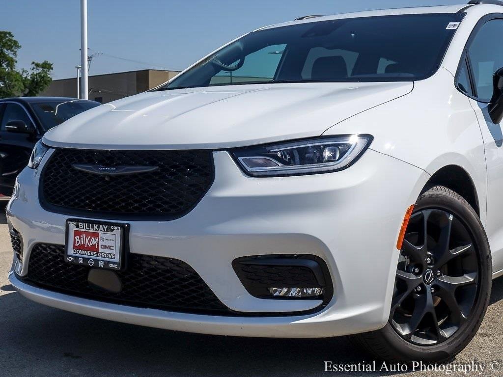 2025 Chrysler Pacifica Limited photo 3