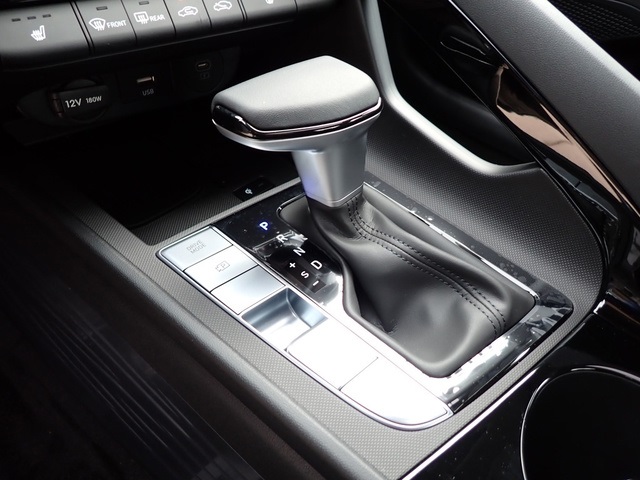 2025 Hyundai Elantra Limited photo 16
