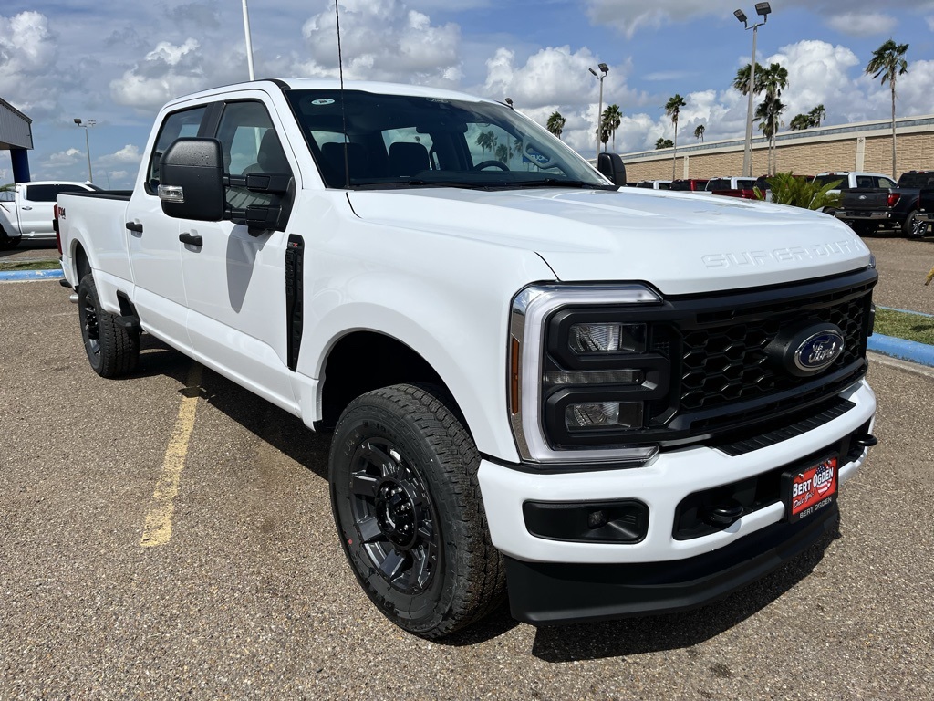 2026 Ford F-350 Super Duty XL's photo